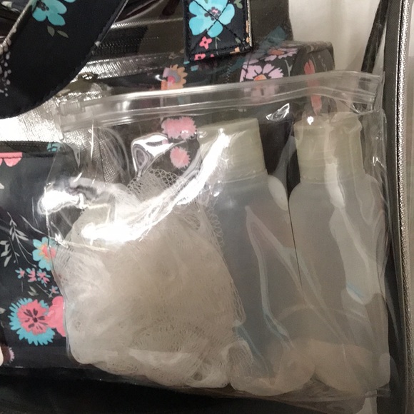 Primrose Hill London travel overnight accessory bag - Picture 4 of 12